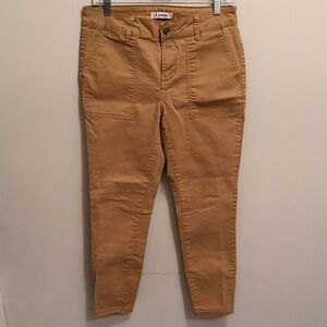 D. Jeans Tan Casual High Waisted Crop Pants. Size 8
